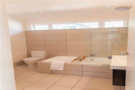 Photo of property in 35 Pukatea Street, Eastbourne, Lower Hutt, 5013