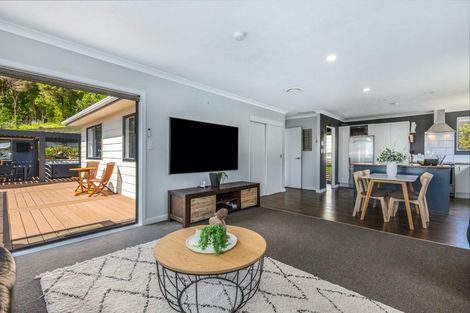 Photo of property in 76 Omapere Street, Whitby, Porirua, 5024