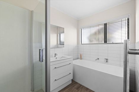 Photo of property in 52 Hetley Crescent, Taradale, Napier, 4112