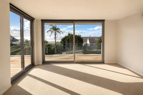 Photo of property in 276 Lake Road, Hauraki, Auckland, 0622