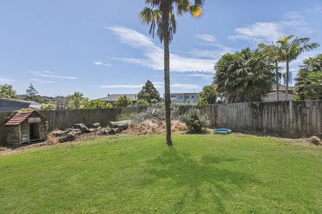 Photo of property in 13 Pipitea Place, Massey, Auckland, 0614