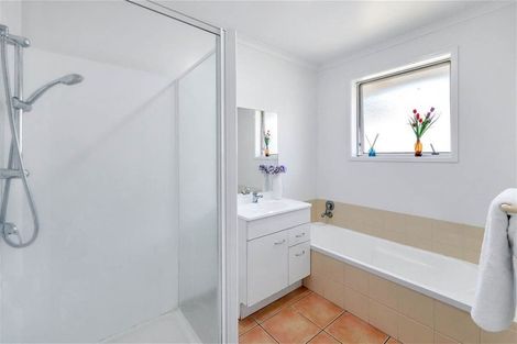 Photo of property in 13 San Pedro Place, Henderson, Auckland, 0612