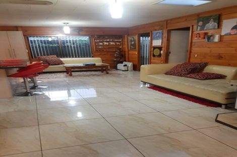 Photo of property in 6 Gardone Terrace, Conifer Grove, Takanini, 2112