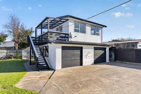 Photo of property in 17 Philip Street, Carterton, 5713