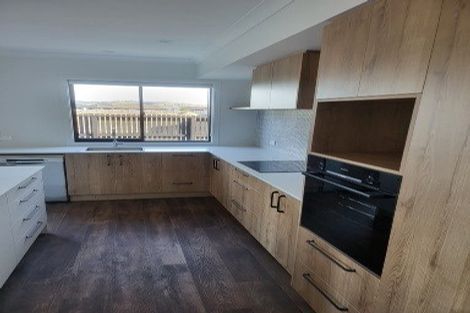 Photo of property in 2 Atutahi Lane, Papamoa Beach, 3118