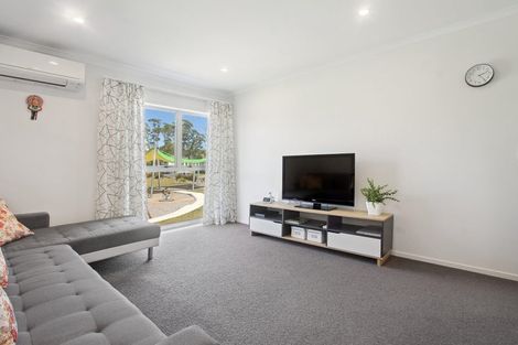 Photo of property in 7 Briddock Way, Swanson, Auckland, 0614