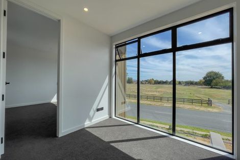 Photo of property in 19 Ruge Court, Cambridge, 3434