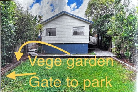 Photo of property in 1/5 Sunnyside Road, Sunnyvale, Auckland, 0612