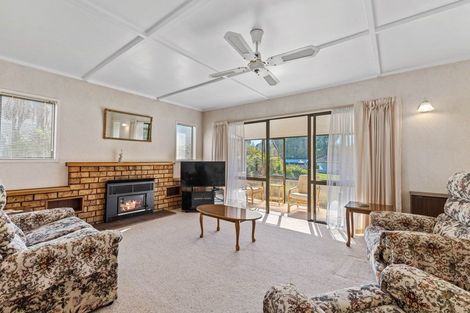 Photo of property in 10 Campbell Place, Pukehangi, Rotorua, 3015