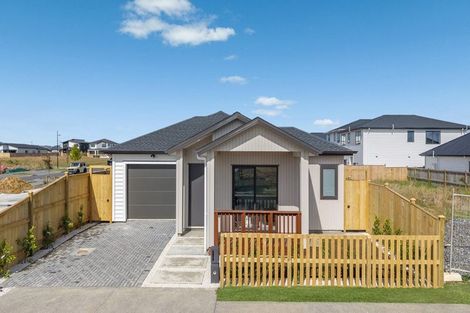 Photo of property in 4 Ngakau Road, Karaka, 2113