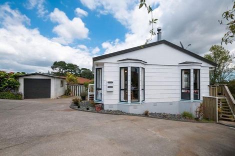 Photo of property in 1/6 Altair Place, Windsor Park, Auckland, 0632