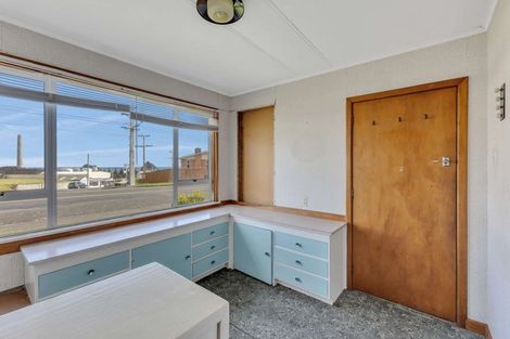 Photo of property in 27 South Road, Moturoa, New Plymouth, 4310