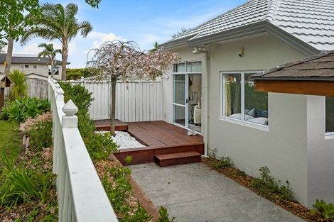 Photo of property in 5 Oystergrove Road, West Harbour, Auckland, 0618