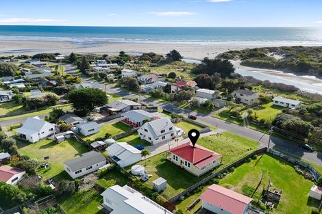 Photo of property in 34 Manga-pirau Street, Waikawa Beach, Manakau, 5573