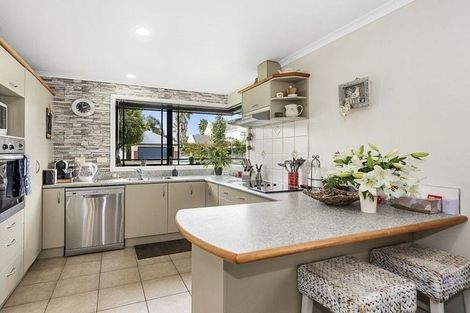 Photo of property in 64 Nielsen Gardens, Rototuna, Hamilton, 3210