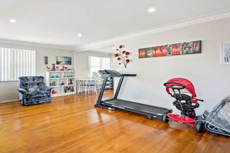 Photo of property in 19 Laura Street, Kelston, Auckland, 0602