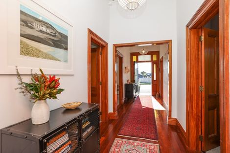 Photo of property in 8 Morley Street, New Plymouth, 4310
