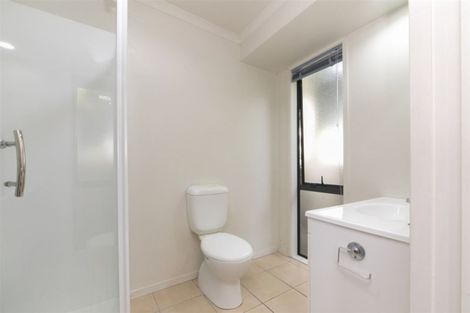 Photo of property in 37 Hewlett Road, Massey, Auckland, 0614