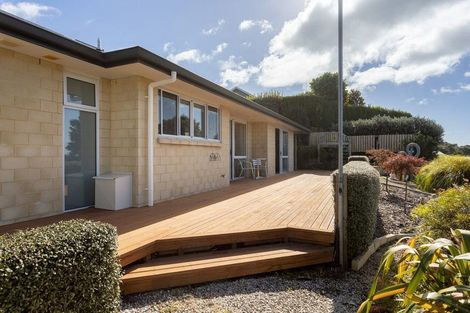 Photo of property in 17 Lynley Park Drive, Omokoroa, 3114