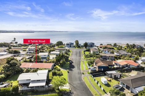 Photo of property in 8 Taihiki Road, Clarks Beach, 2122