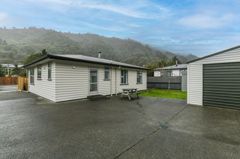 Photo of property in 53 Wairau Road, Picton, 7220
