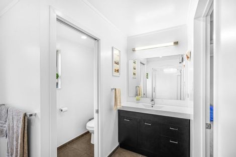 Photo of property in 4 Hereford Place, Grandview Heights, Hamilton, 3200