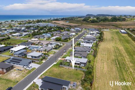 Photo of property in 37 Reel Road, Waihi Beach, 3611
