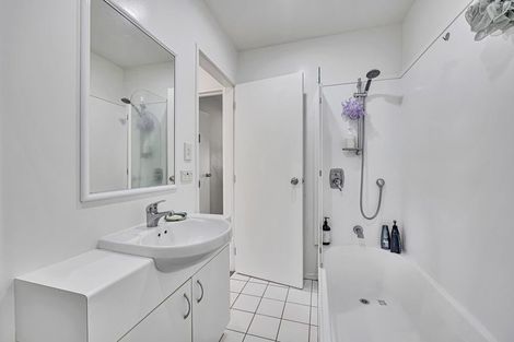 Photo of property in 8/30 John Jennings Drive, Oteha, Auckland, 0632