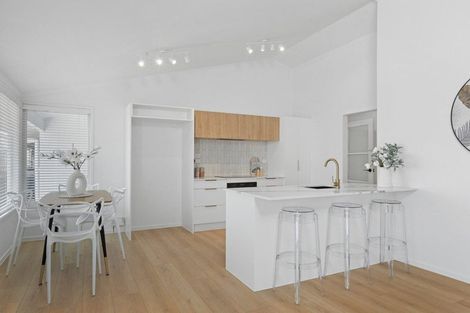 Photo of property in 3/50 Old Lake Road, Narrow Neck, Auckland, 0624