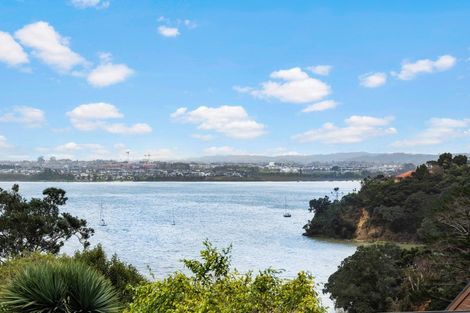 Photo of property in 2/87 Island Bay Road, Beach Haven, Auckland, 0626