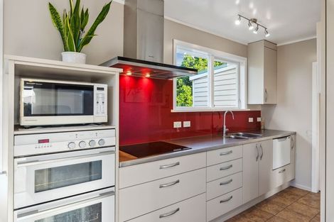 Photo of property in 8 Francis Road, Paraparaumu Beach, Paraparaumu, 5032