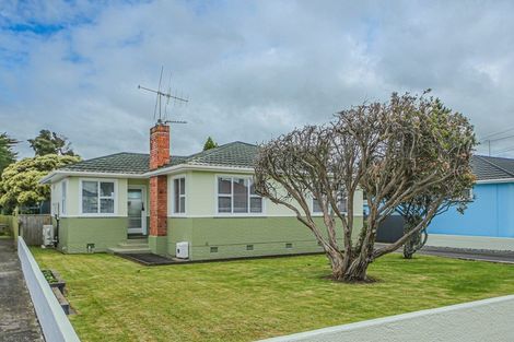 Photo of property in 30 Hadfield Crescent, College Estate, Whanganui, 4500