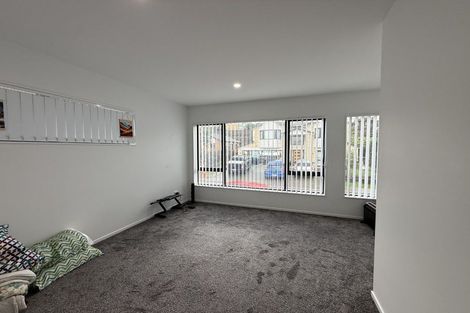 Photo of property in 5/12 Bangla Place, Massey, Auckland, 0614
