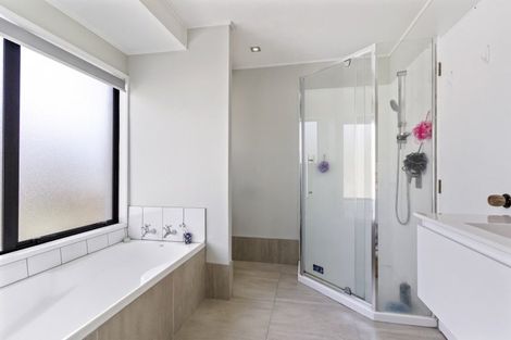 Photo of property in 17 Oakmont Place, Wattle Downs, Auckland, 2103