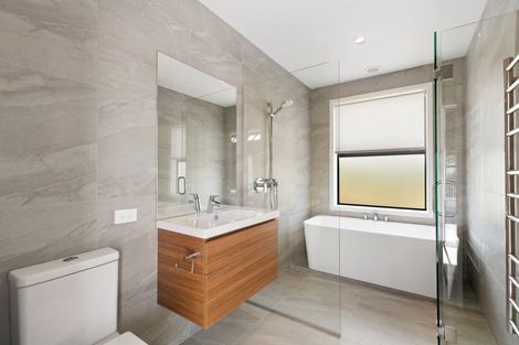 Photo of property in 2 Avalanche Place, Wanaka, 9305