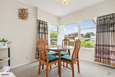 Photo of property in 49 Tupaki Place, Pakuranga Heights, Auckland, 2010