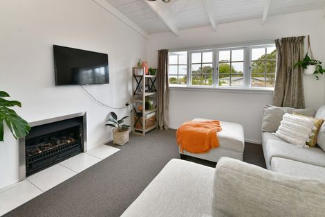 Photo of property in 6 Maori Hut Road, Red Beach, 0932