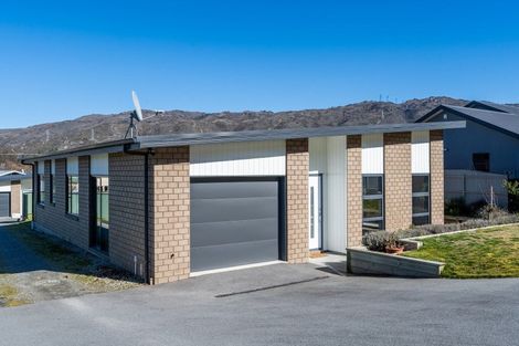 Photo of property in 53 Shields Street, Clyde, 9330