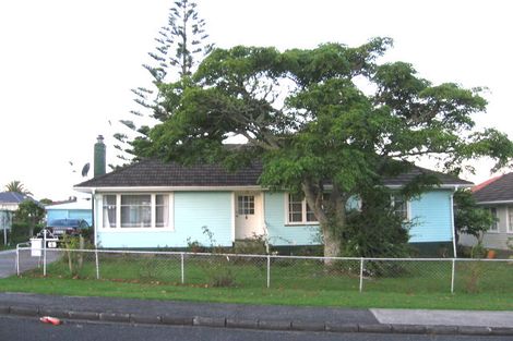 Photo of property in 4 Cornwall Street, Te Atatu South, Auckland, 0610