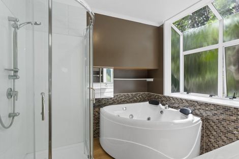 Photo of property in 15b Kakariki Grove, Waikanae, 5036