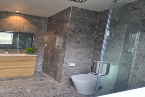 Photo of property in 7 Vinistra Road, Kumeu, 0810