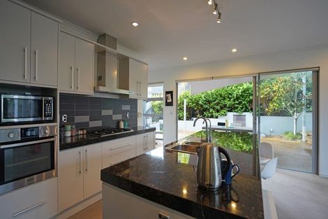 Photo of property in 12 Rangi Avenue, Schnapper Rock, Auckland, 0632