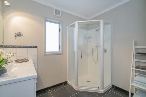 Photo of property in 17 Hahei Beach Road, Hahei, Whitianga, 3591