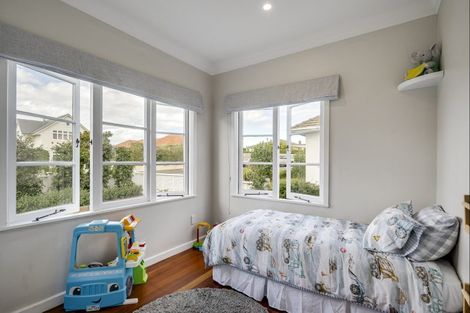 Photo of property in 6 Coleman Terrace, Hospital Hill, Napier, 4110