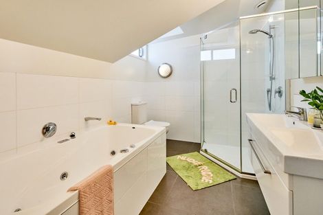 Photo of property in 25 The Crescent, Roseneath, Wellington, 6011