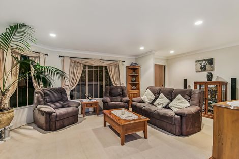 Photo of property in 1/49 Ribbonwood Crescent, Goodwood Heights, Auckland, 2105