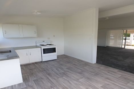 Photo of property in 3/40a West Coast Road, Glen Eden, Auckland, 0602