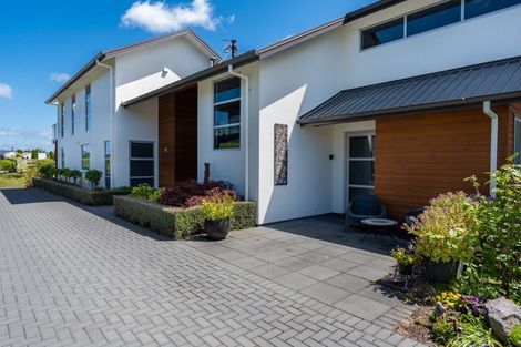 Photo of property in 24 Pukenamu Road, Rainbow Point, Taupo, 3330