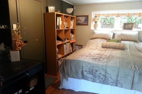 Photo of property in 26 Beach Road, Mellons Bay, Auckland, 2014