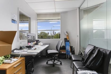 Photo of property in 1/2 College Road, Northcote, Auckland, 0627